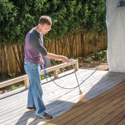 Consejos para pintar cubiertas en una veranda de madera de forma sencilla con un pulverizador de pintura