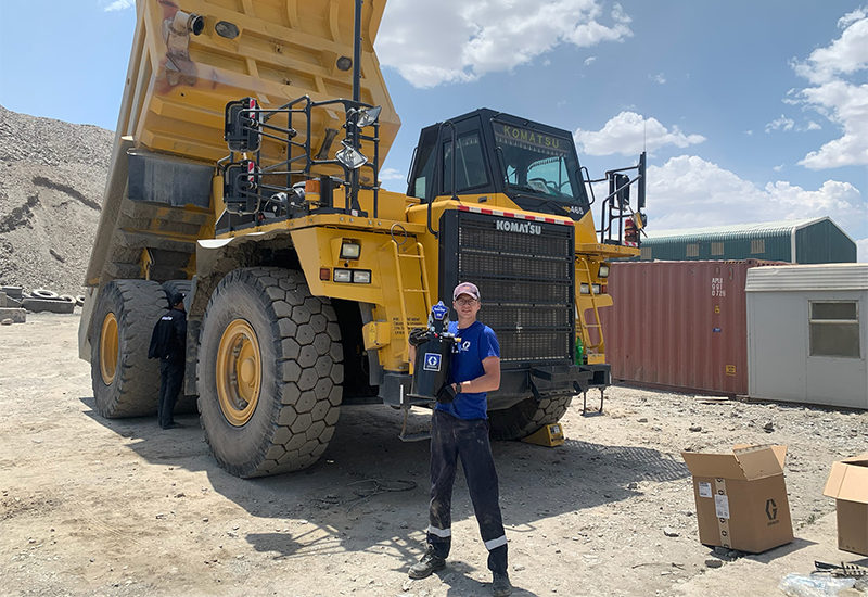 Pompe de graissage automatique Graco Compact Dyna-Star à installer sur un camion de transport Komatsu HD 465