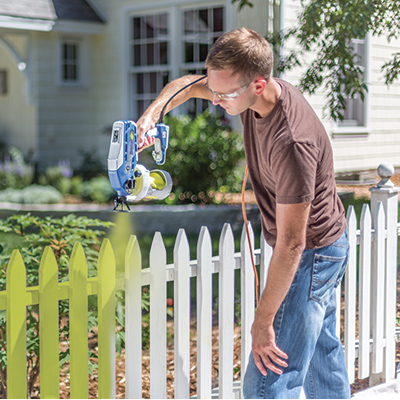 how to paint a fence with a sprayer