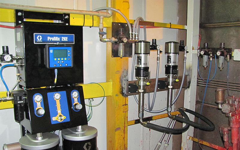 Graco ProMix i en målningsanläggning för lantbruksbranschen