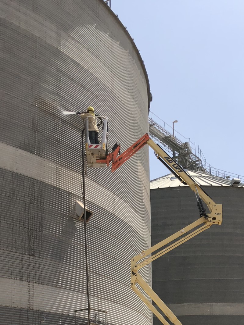 Surface preparation through Vapor Abrasive Blasting