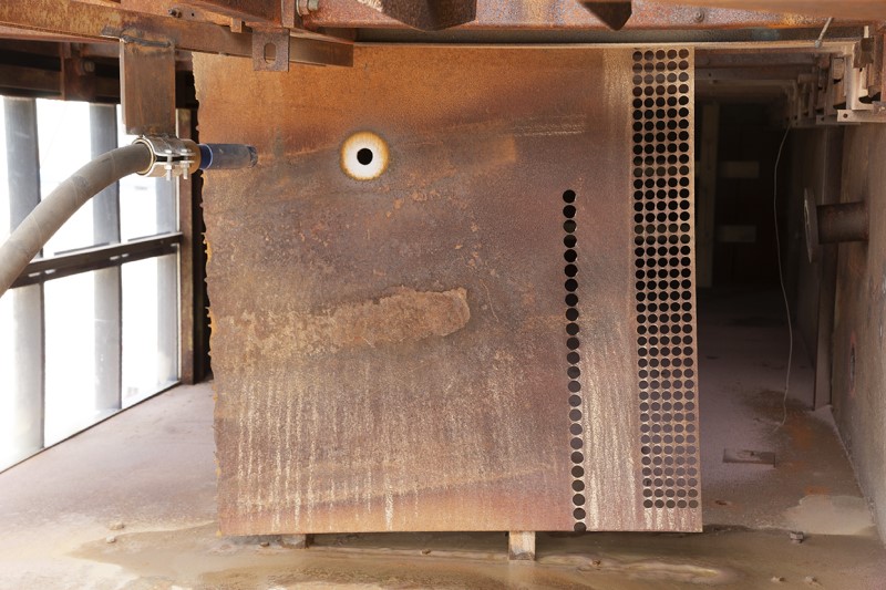 Een blik binnenin de Vapour Abrasive-stralen-testunit