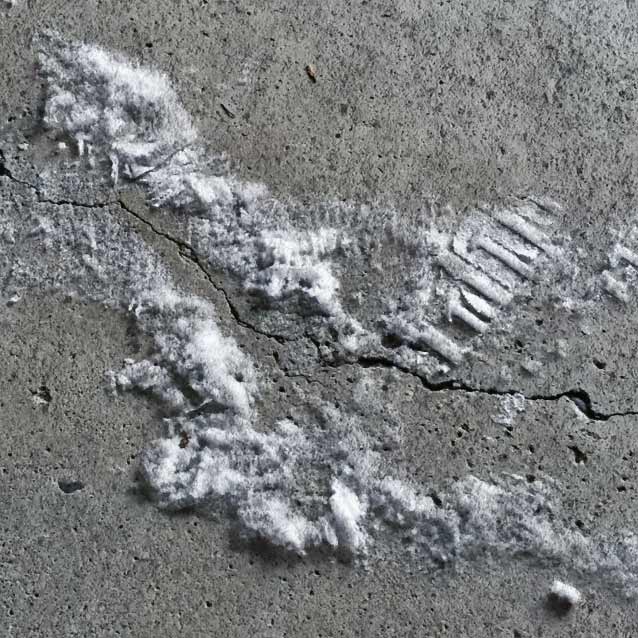 Как убрать цементное молочко с бетона