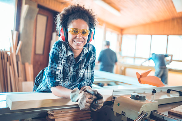 Wood shop - Young worker - Thumb