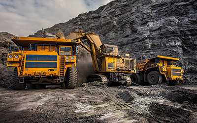 Mining haul trucks and shovel image linked to Maintenance Efficiency White Paper