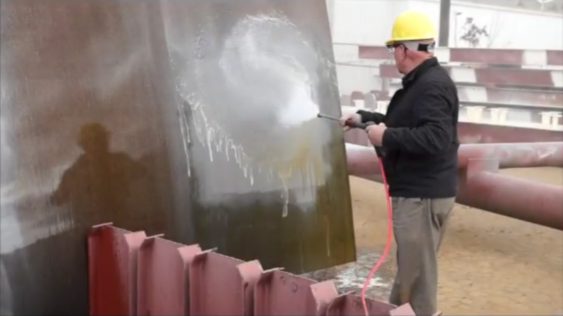 CleanWirx207 can be applied using wet abrasive blasting or vapor blasting equipment