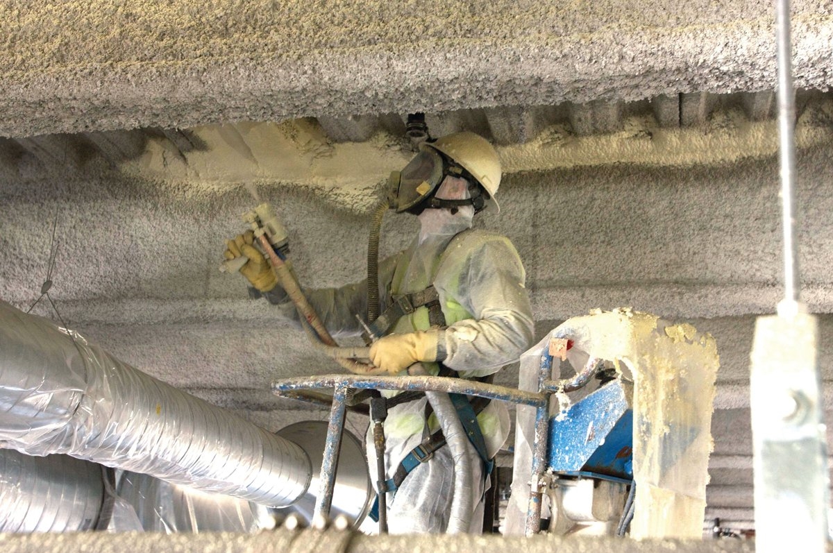 sprayfoam-application-commercial-ceiling